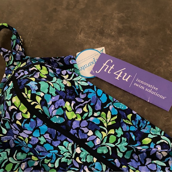 Fit 4 U
Plus Size Square Neck V Hem Swim Top - Picture 3 of 7